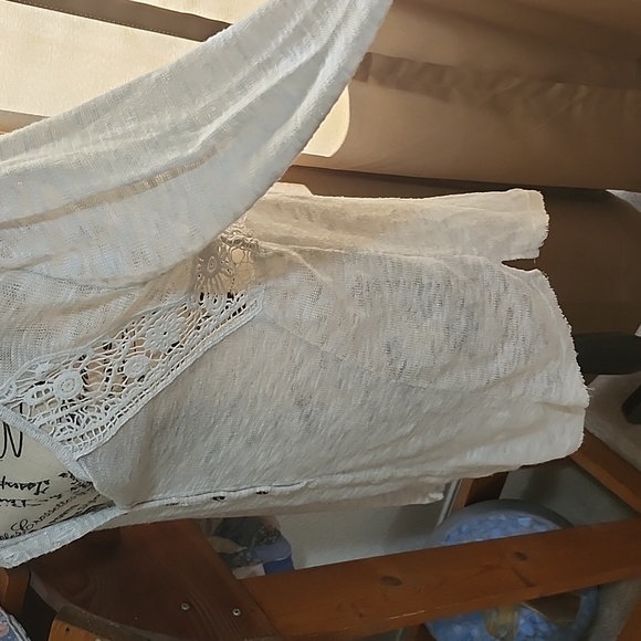 Long sleeve top with see through lace - Picture 6 of 11